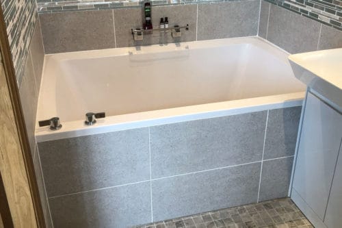 Xanadu 2-person deep soaking tub